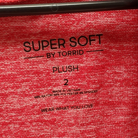 NWT TORRID SIZE 2 Super Soft Plush V-Neck Drop Shoulder Sharkbite Hem Top - Picture 9 of 12